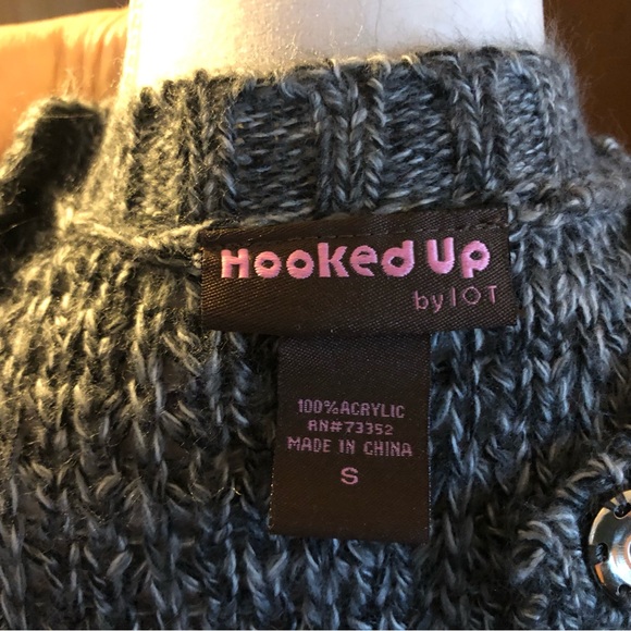 EUC Hooked Up knit vest - Picture 5 of 5